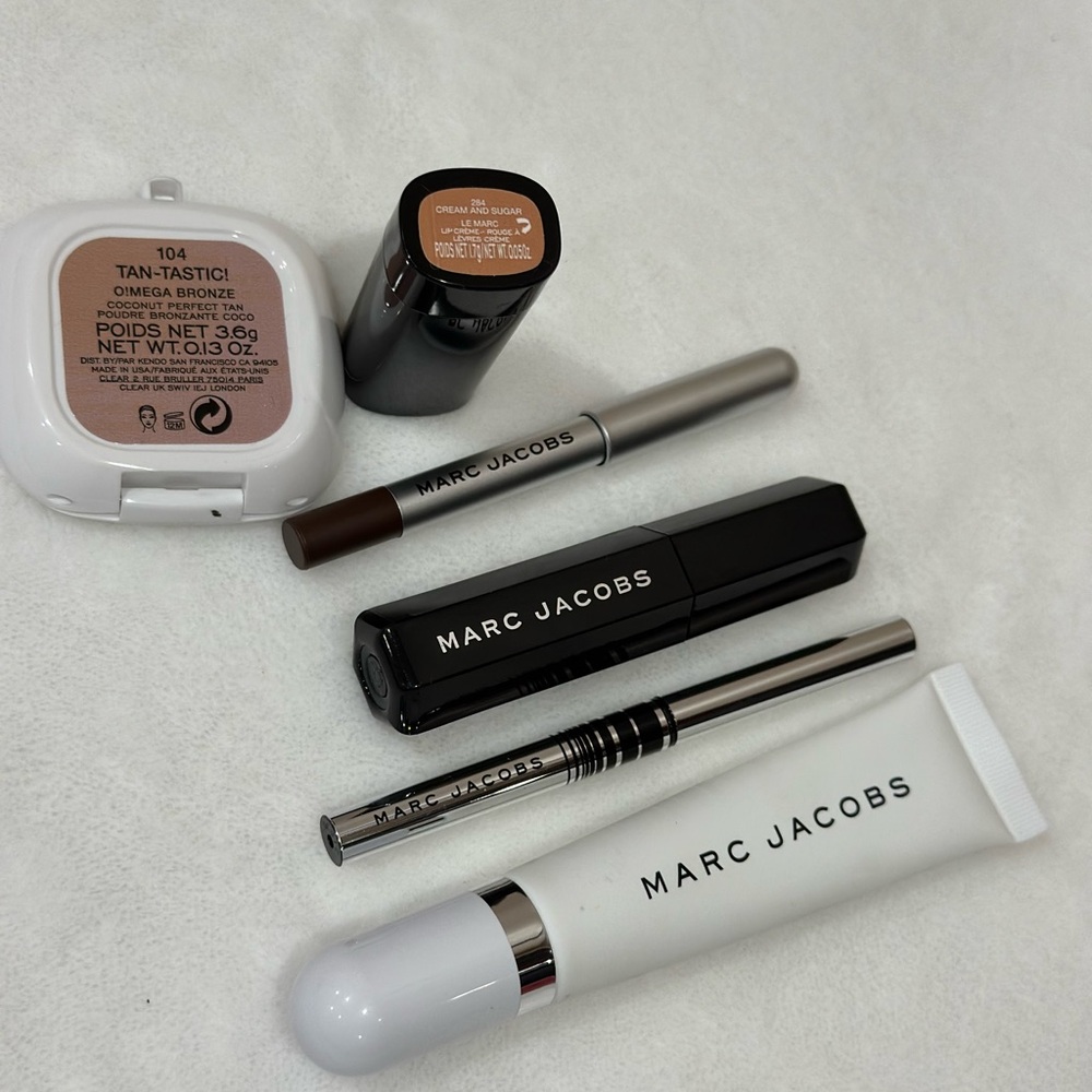 Marc Jacobs Patent Leather Bag with make-up - Picture 2 of 4